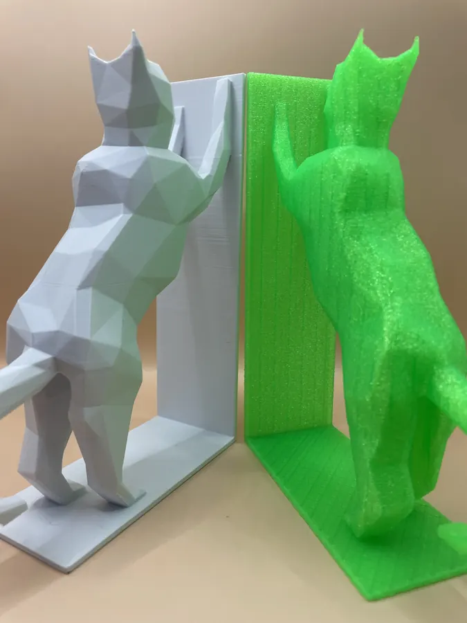 Serre-livres en forme de chat imprimé en 3D, design moderne et original.
