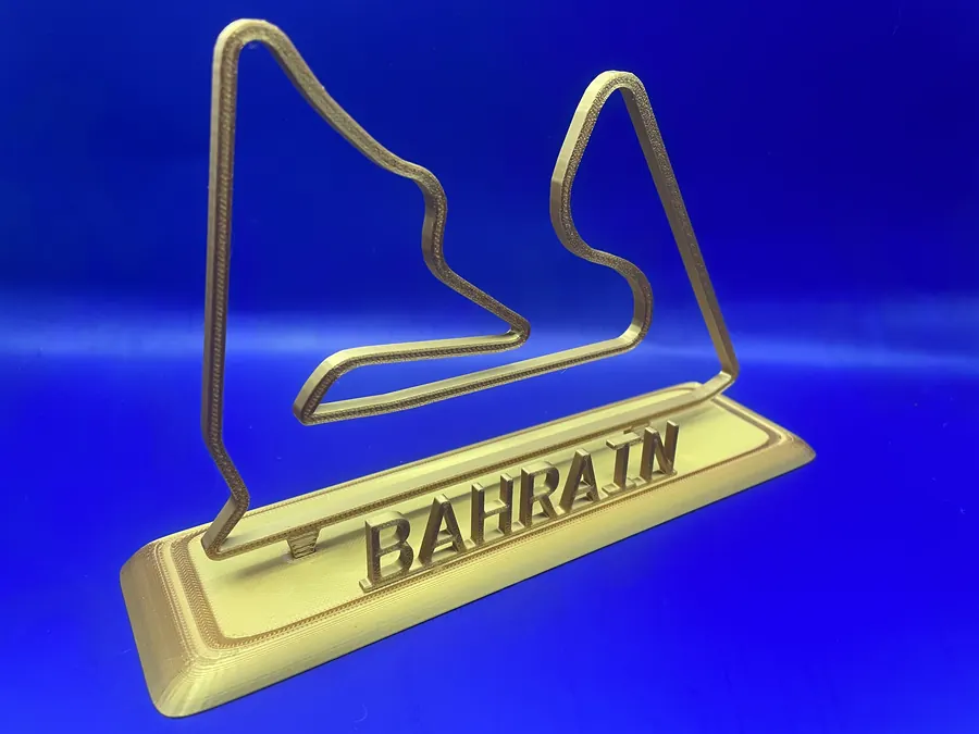 Sculpture décorative imprimée en 3D représentant le circuit de Bahrain en Formule 1, sur un socle avec le nom du circuit.