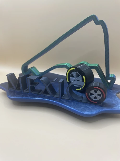 Décoration imprimée en 3D représentant le tracé du circuit de Mexico avec deux pneus stylisés et un socle design.