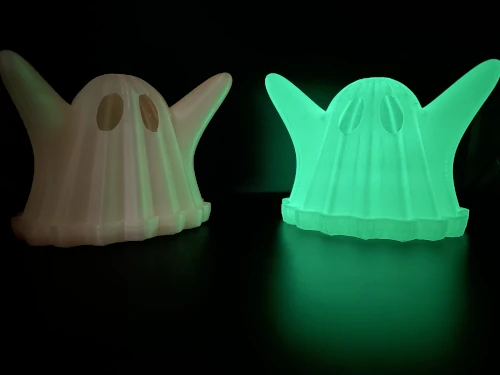 Set de deux veilleuses fantômes imprimées en 3D, version phosphorescente, idéales pour Halloween ou déco nuit.