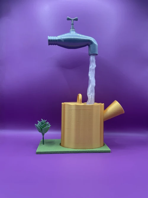 Sculpture imprimée en 3D représentant un robinet flottant versant un jet d'eau figé.