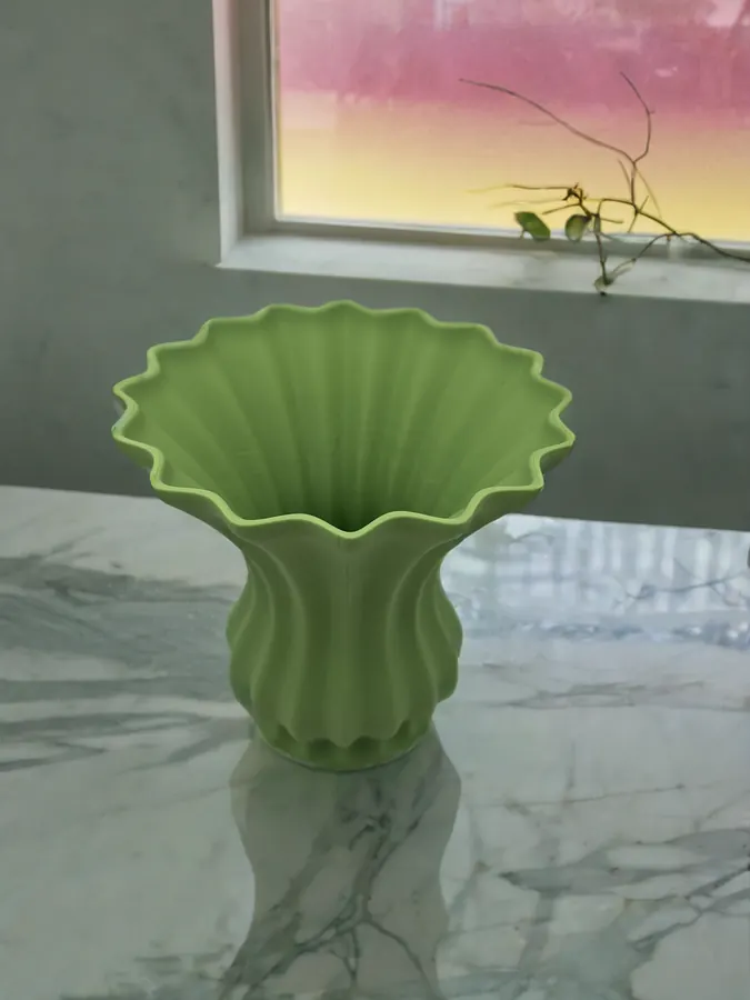 Vase ondulé