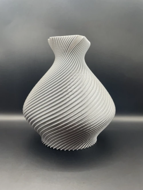 Vase décoratif imprimé en 3D, design en spirale, finition moderne et minimaliste.